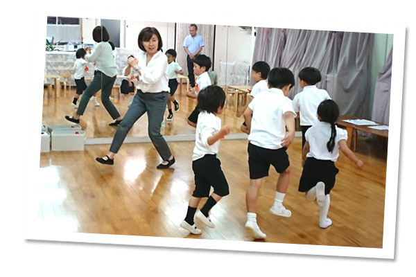 体操のグループレッスンで表現力を高める